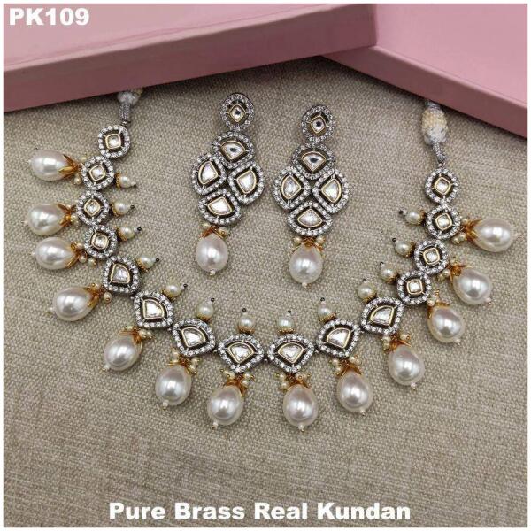 Regal Radiance - Pure Brass Kundan Jewellery Set